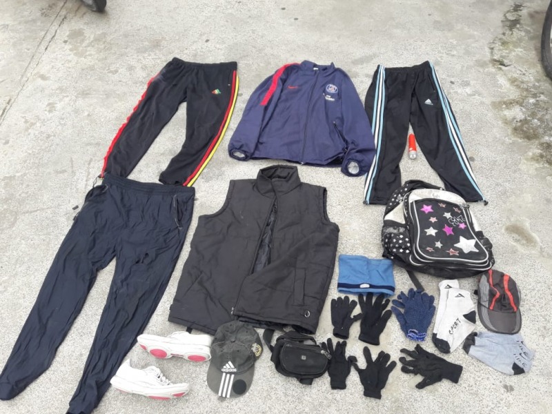 Encontraron cuatro mochilas con ropa y buscan a sus due�os